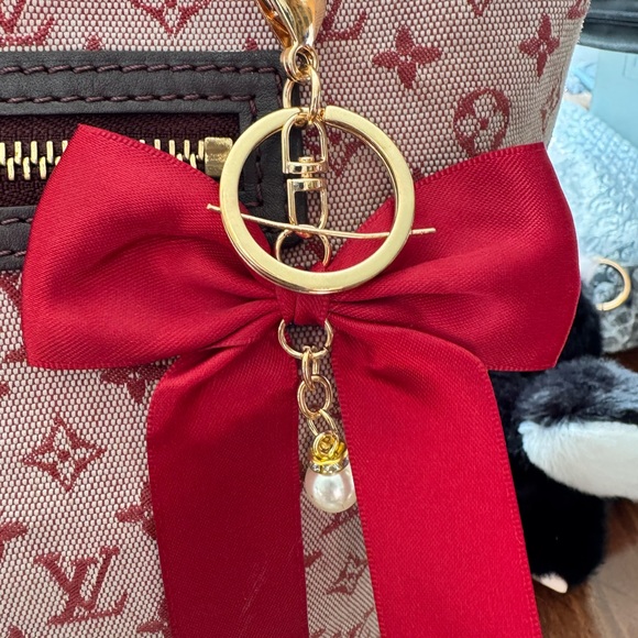 2 Bag Bow Charm with gold accent one green and one white left - Picture 2 of 2